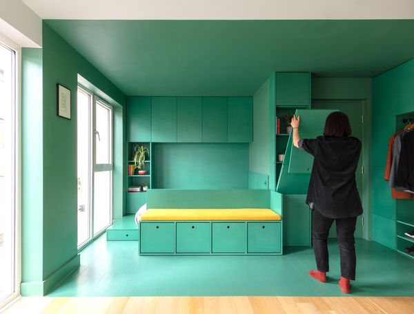 £25K in Adaptable Millwork Gives a Tiny London Flat Rooms Within a Room