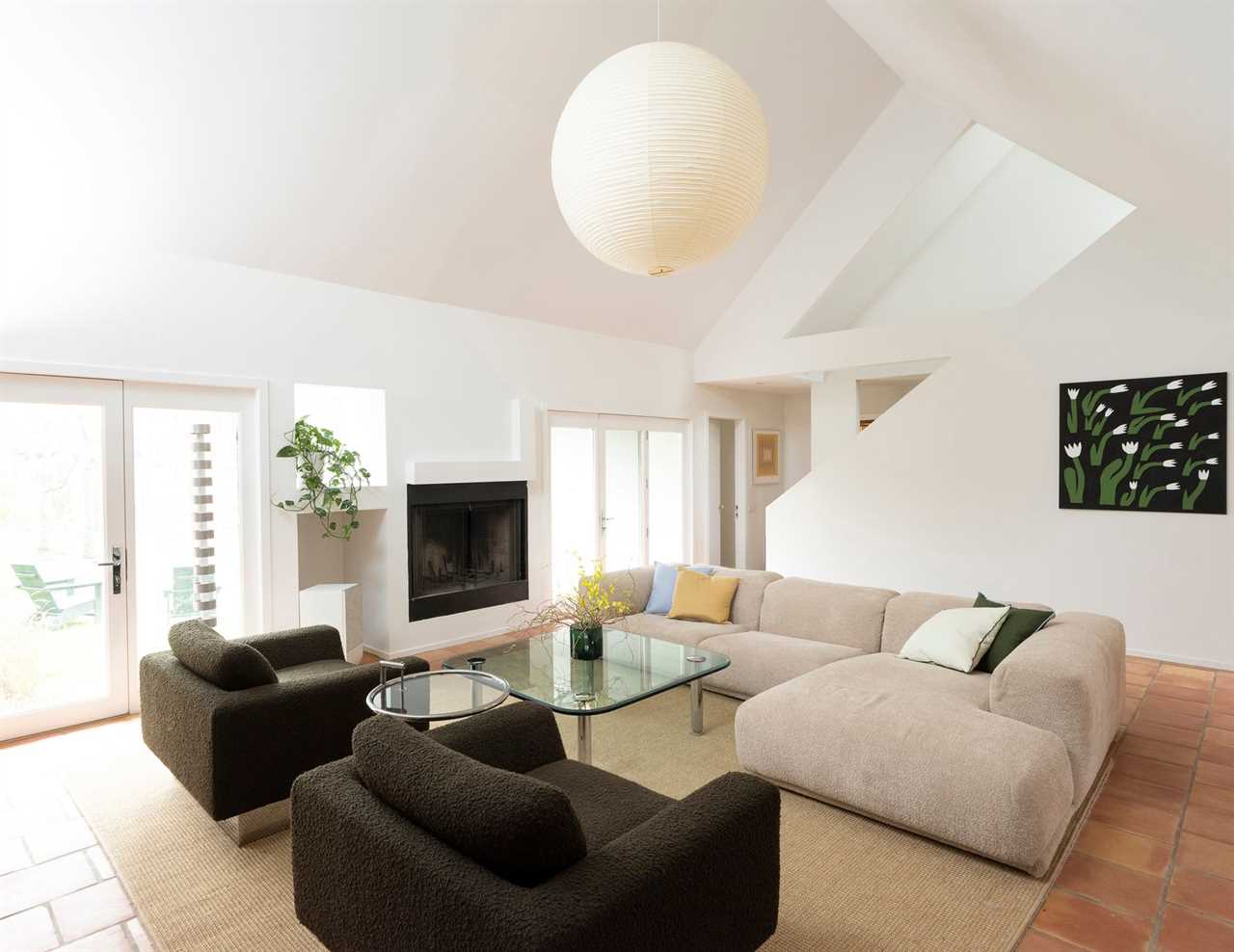 Soft Brutalism Meets the ’80s at This Renovated Hamptons House