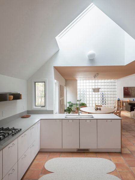 Soft Brutalism Meets the ’80s at This Renovated Hamptons House