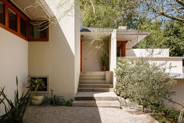 One of Richard Neutra’s Protégés Designed This $1.7M House for a Caltech Professor