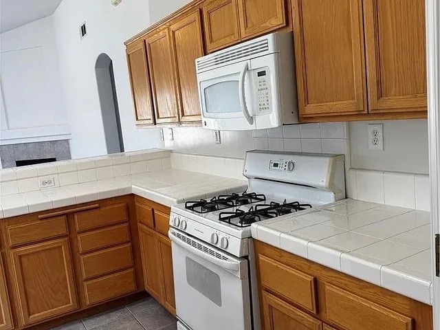 20 bad real estate photos agents regret taking (+ how to fix them)