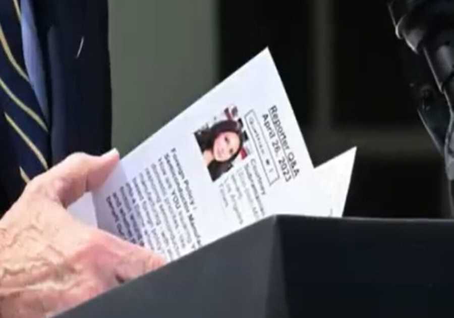 Joe Biden Note Card Scandal Resurfaces – Scripted Questions From Reporters, Reminders on Faces and Names of Hillary and Chuck Schumer