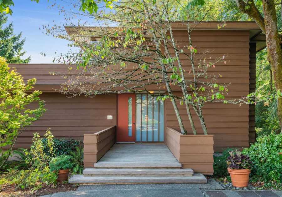 The Midcentury Home of a Frank Lloyd Wright Apprentice Seeks $2.2M in Seattle