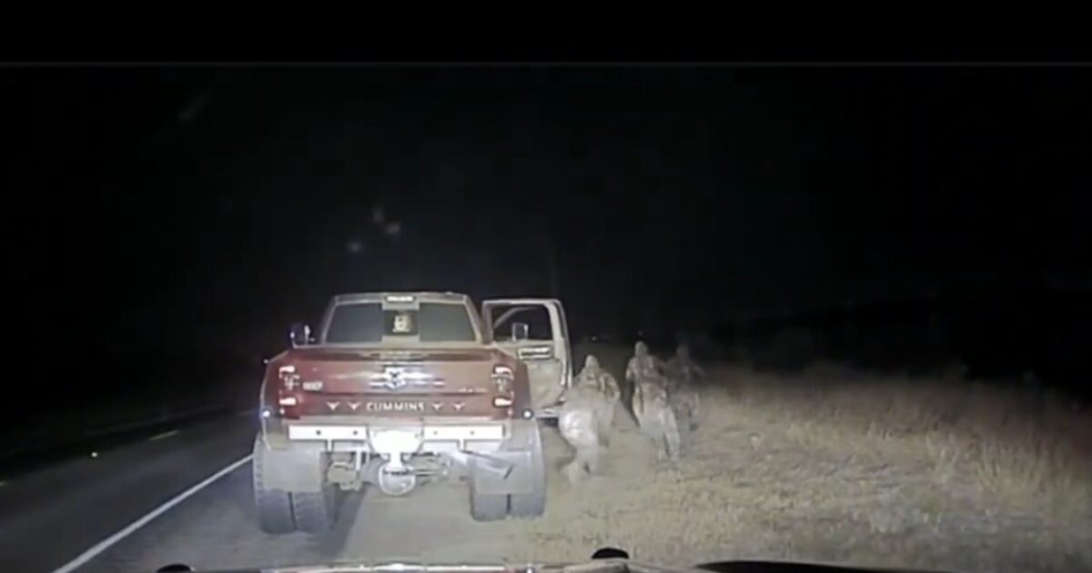 Texas DPS Arrest Smuggler — Multiple Illegals Wearing Camouflage Bail from Vehicle (VIDEO)