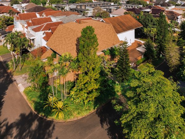 The Roof of This Indonesian Home Hides an Impressively Roomy Primary Suite