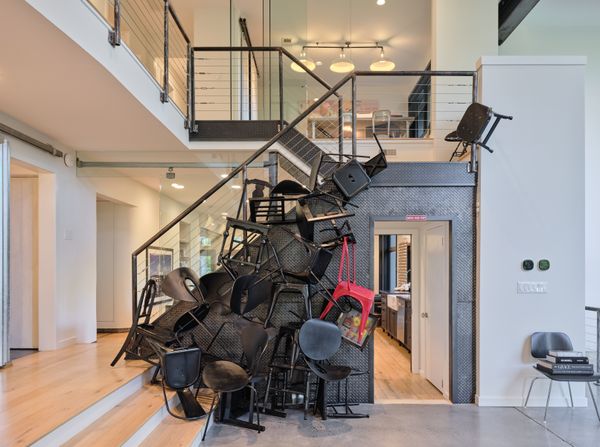 A Glass Barn in Pennsylvania Frames Nature Like Art