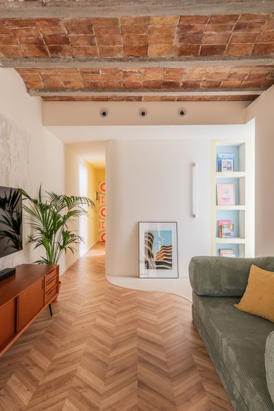 Curves and Bauhaus-Inspired Colors Freshen Up a 560-Square-Foot Barcelona Apartment