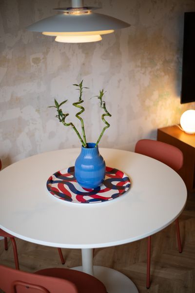 Curves and Bauhaus-Inspired Colors Freshen Up a 560-Square-Foot Barcelona Apartment