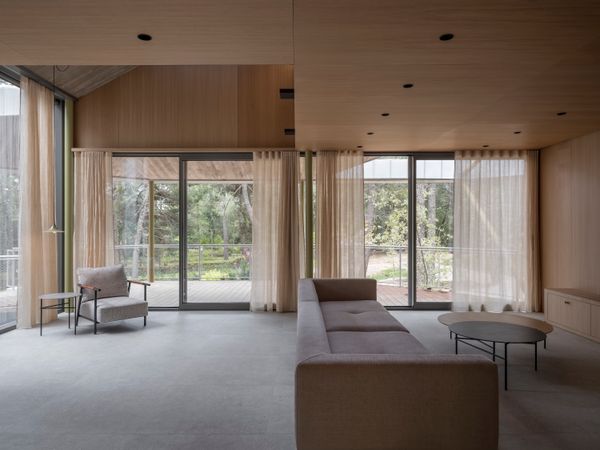 Oak wood ceilings balance the clean, modern ceramic floor and simple furnishings, adding warmth and texture to the simple style.