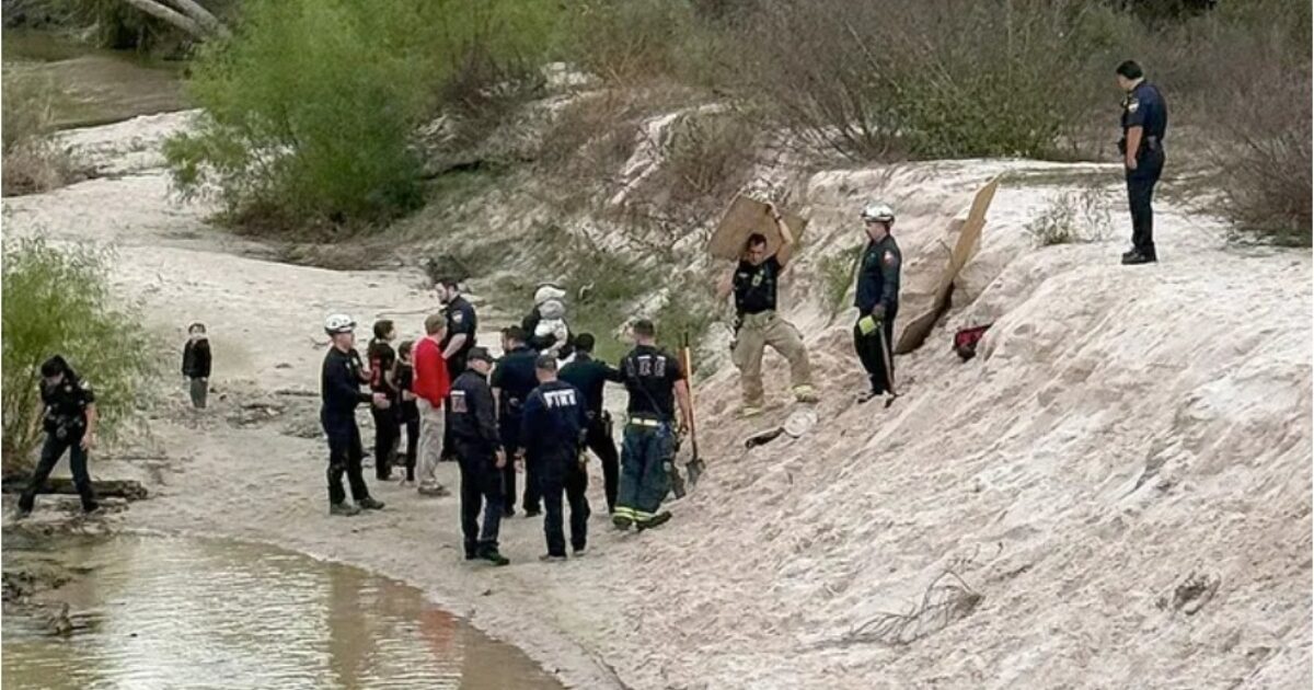 Tragedy Averted – Texas Girl Digs Hole in Sand, Collapses – Rescue Effort with Multiple Agencies Saves Life