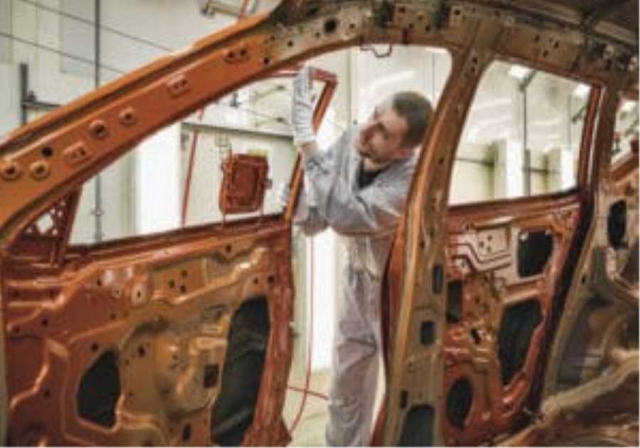 UK growth slows to 0.1% as car production slump drags economy ahead of budget