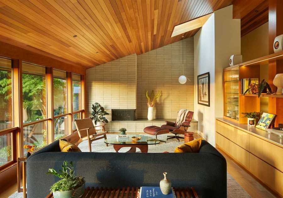 Before & After: They Bought a Midcentury Home Sight Unseen and Took On a DIY Revamp