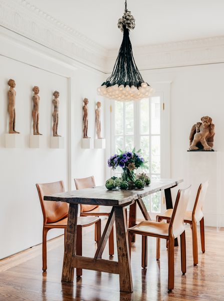 The home was first owed by Cesare Santini—an Italian sculptor and plaster artisan—as a live-work space.
