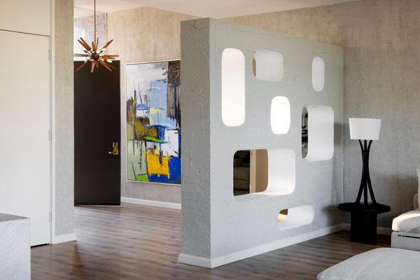 A Modernist Landmark in Rancho Mirage Asks $1.3M