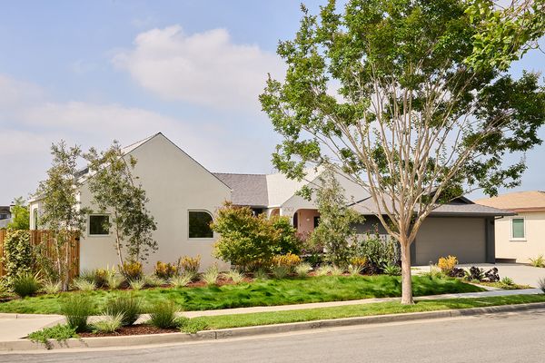 A Half-Arch Motif Merges an L.A. Renovation With Its New ADU