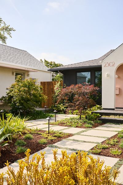 A Half-Arch Motif Merges an L.A. Renovation With Its New ADU