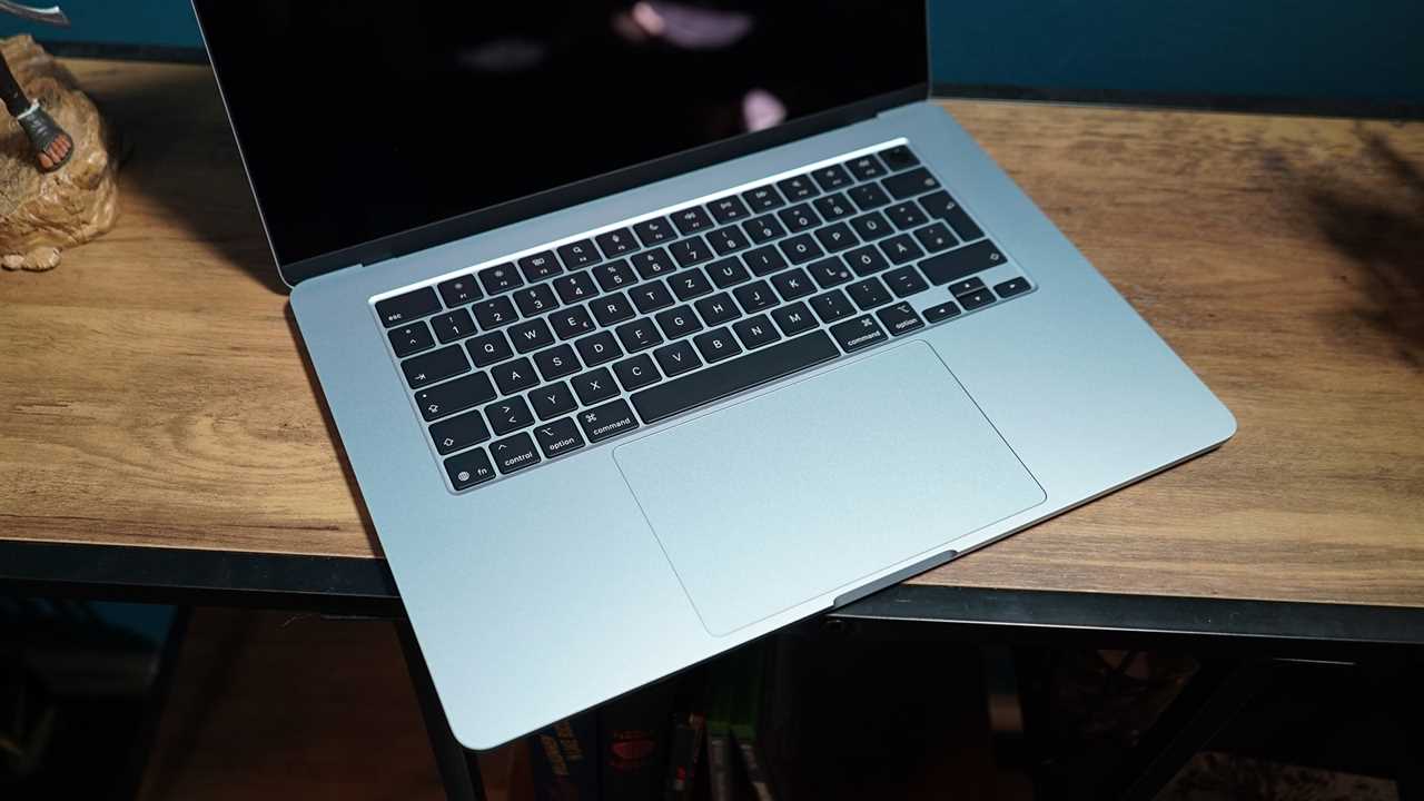  Apple 15-Inch MacBook Air - Cheapest big screen MacBook 