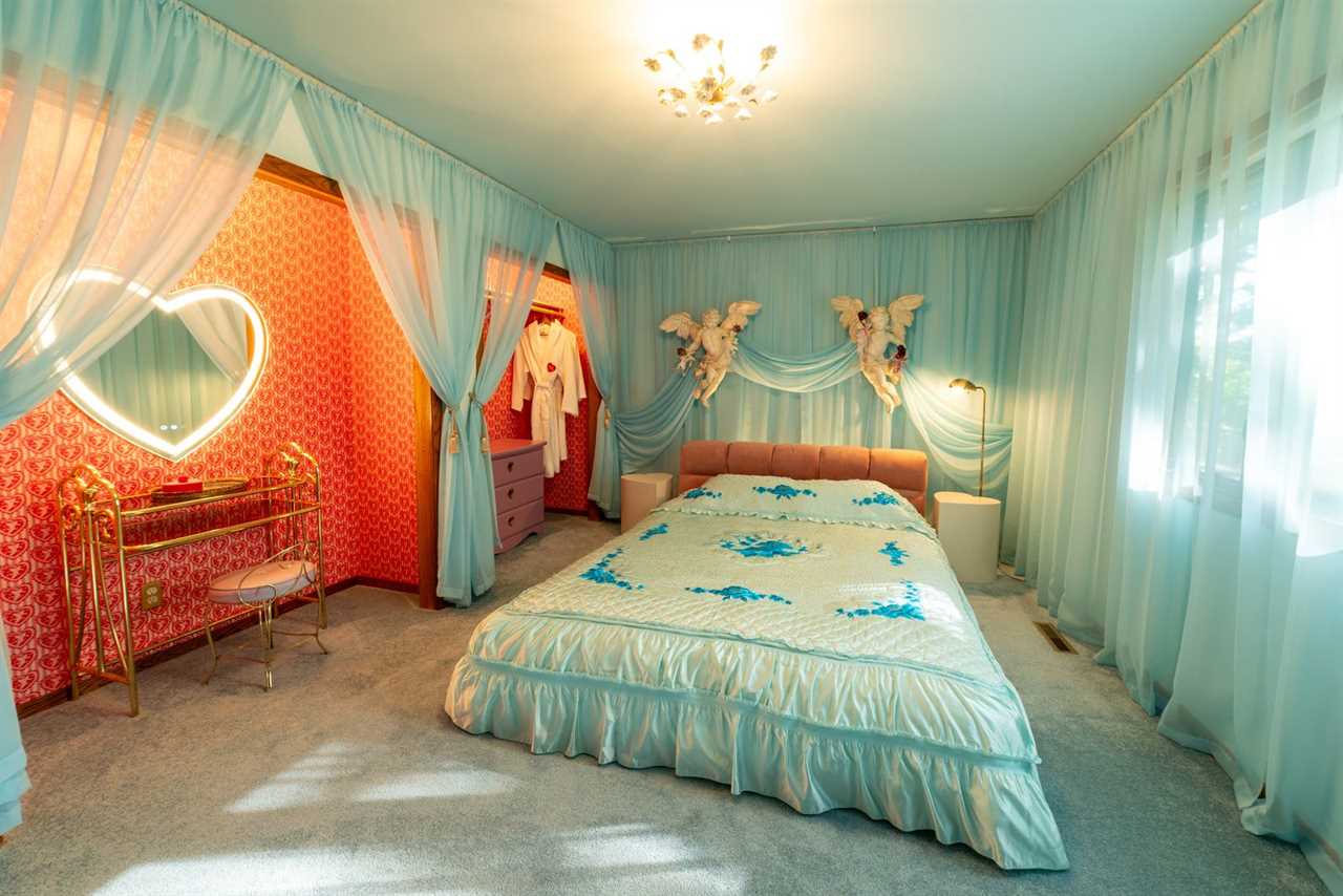 The Content Creators Who Turned an Obsession With Vintage Love Motels Into One