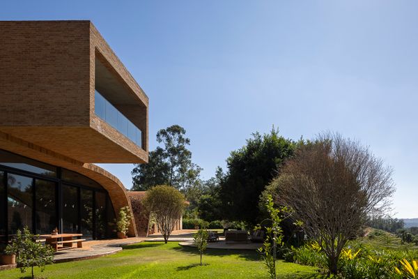The Roof of This Brazilian Home Takes a Dip in the Pool