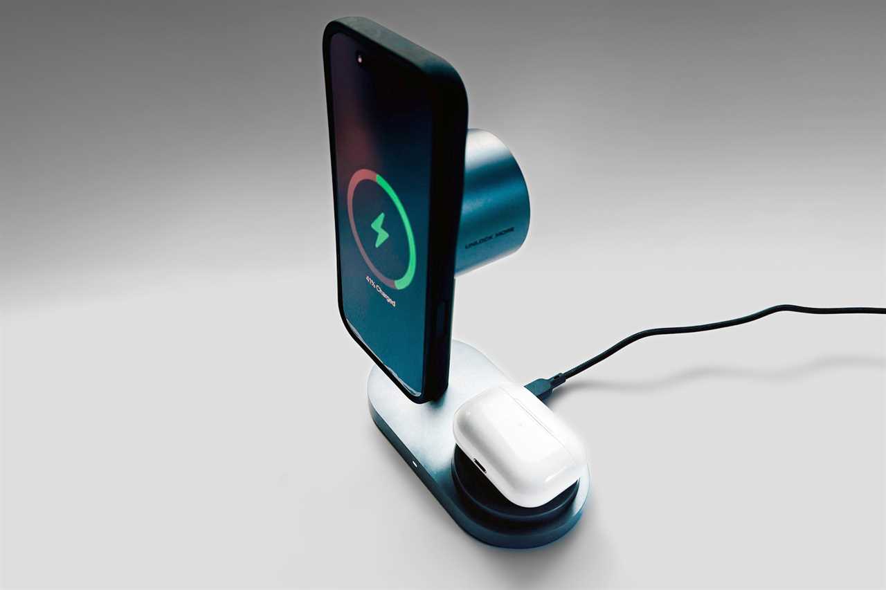 Aukey MagFusion 2X charging