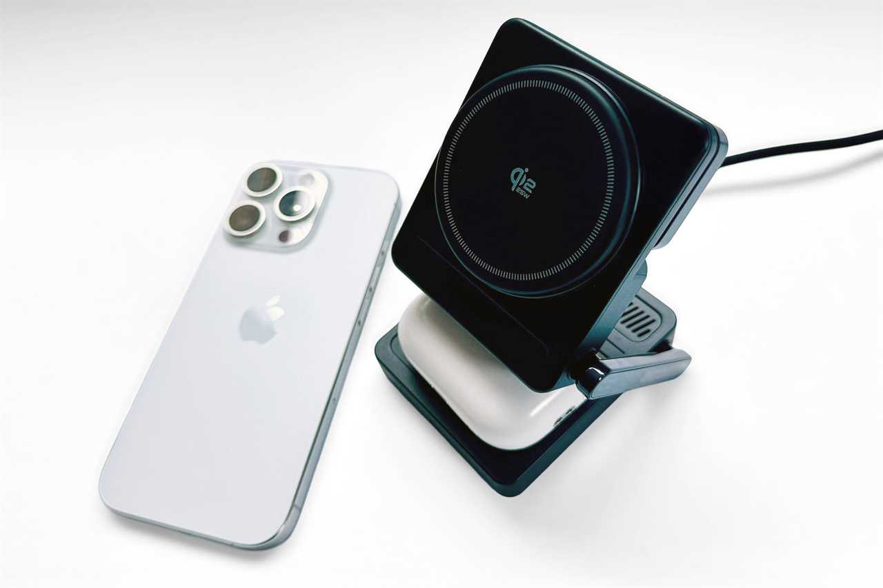 Baseus PicoGo AF21 Portable 3 in 1 Qi 2 2 Wireless Charger side iPhone