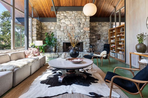 Altadena’s Boulder Crest home blends Arts and Crafts elements with midcentury-modern architecture.