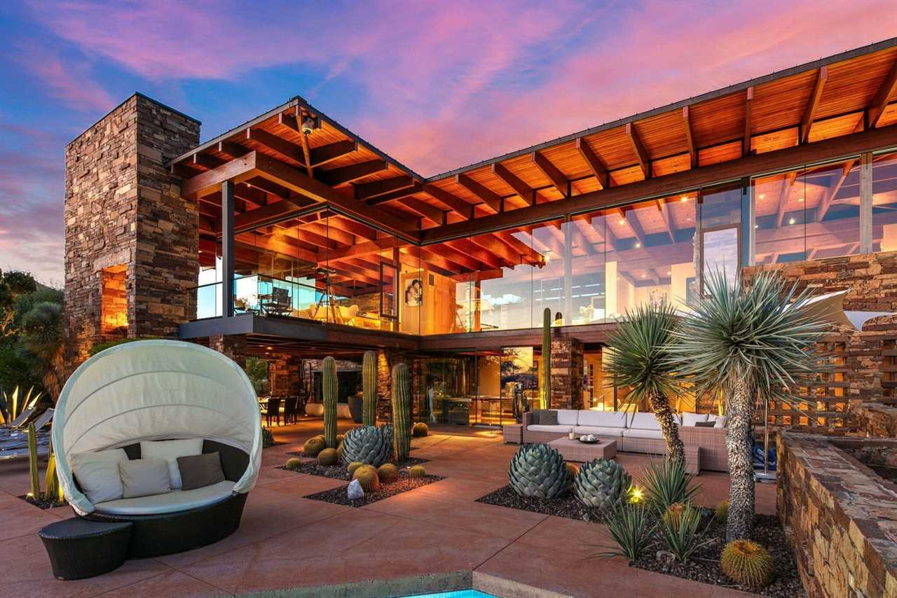 This Scottsdale Compound Offers an Elegant Interplay of Indoor and Outdoor Living for $8.5M