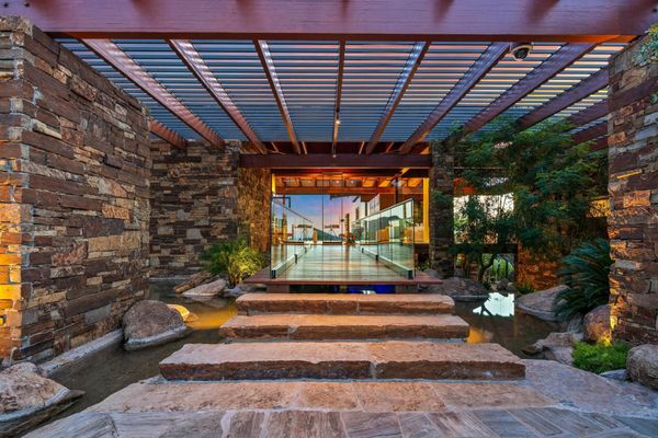 This Scottsdale Compound Offers an Elegant Interplay of Indoor and Outdoor Living for $8.5M