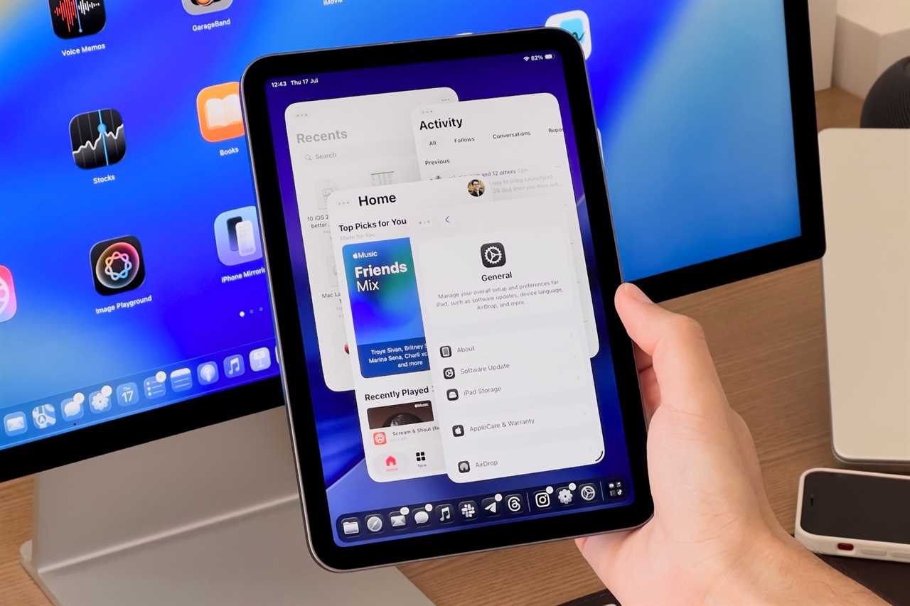 iPad mini showing Stage Manager in iPadOS 26