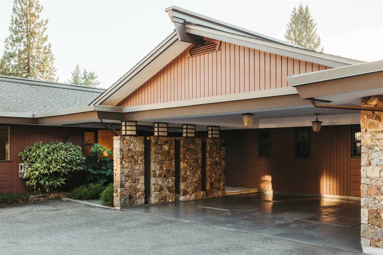 Near Vancouver, a Japanese-Inspired Midcentury Home Lists for $3.8M