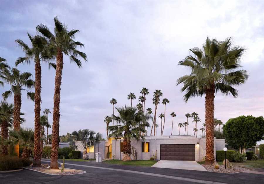 A Modernist Landmark in Rancho Mirage Asks $1.3M