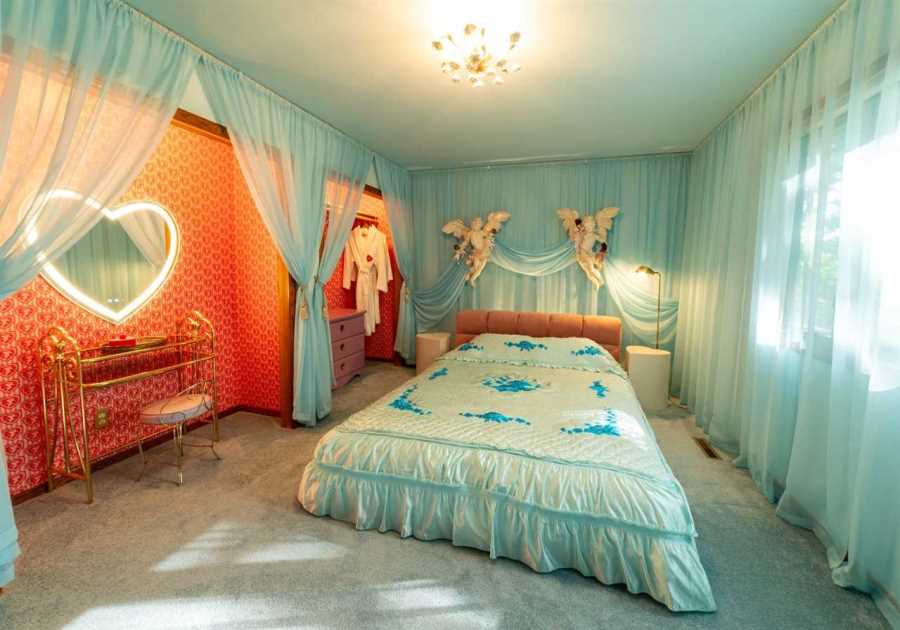 The Content Creators Who Turned an Obsession With Vintage Love Motels Into One