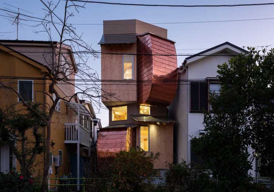 In Tokyo, Curved Copper Volumes and Hinoki Wood Boxes Build This Home Up, Not Out