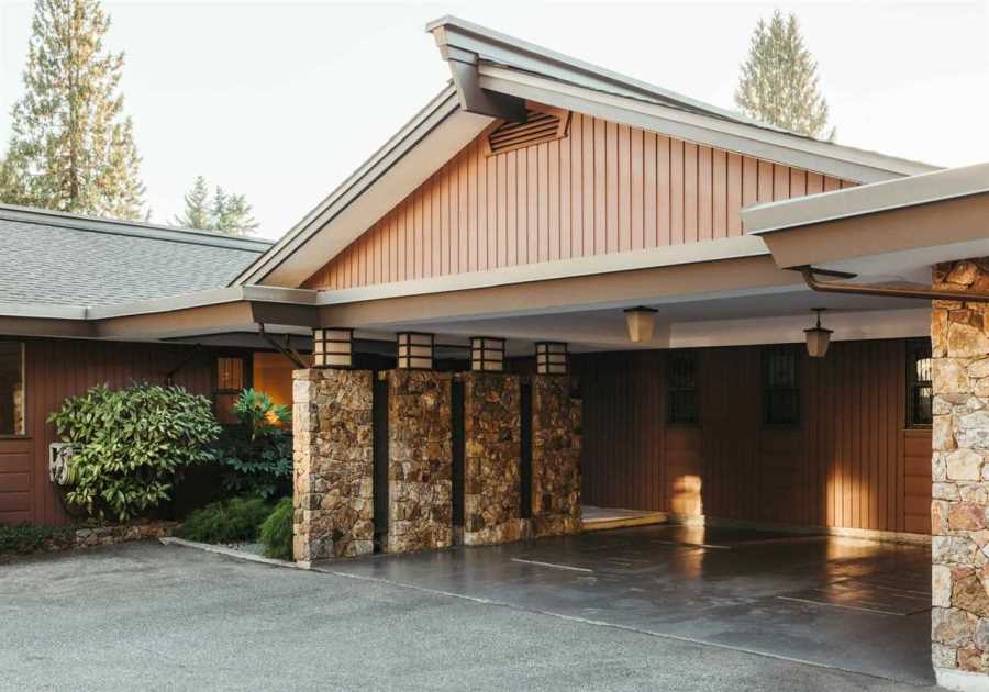 Near Vancouver, a Japanese-Inspired Midcentury Home Lists for $3.8M