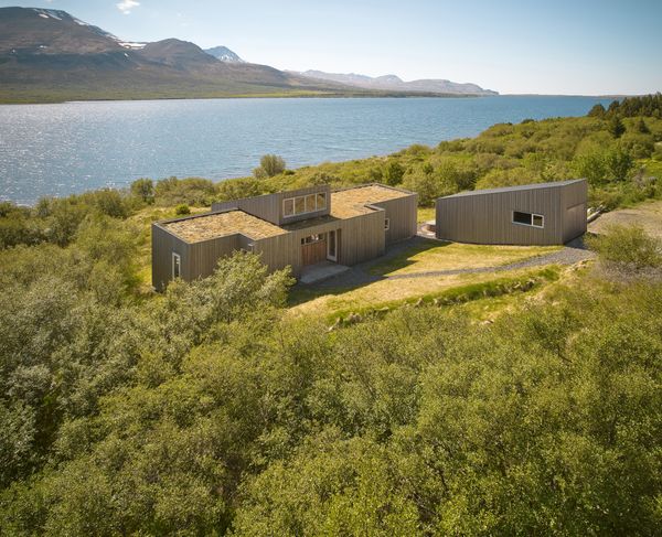 In Iceland, a Lakeside Retreat Rhymes With the Landscape