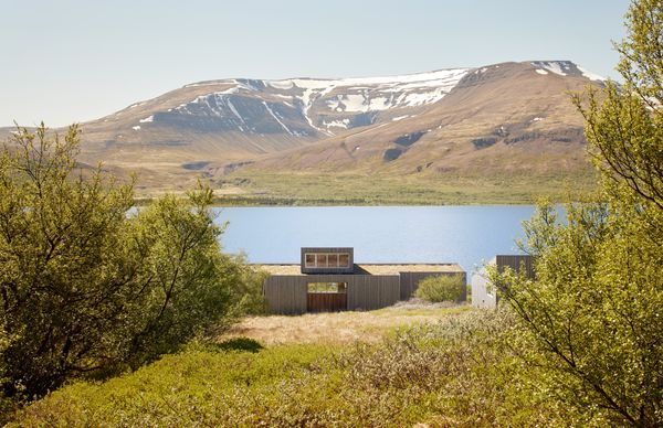 In Iceland, a Lakeside Retreat Rhymes With the Landscape