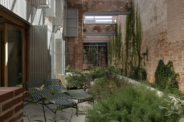 After a Complete Overhaul, a Luminous Warehouse Loft in Barcelona Seeks €1.3M