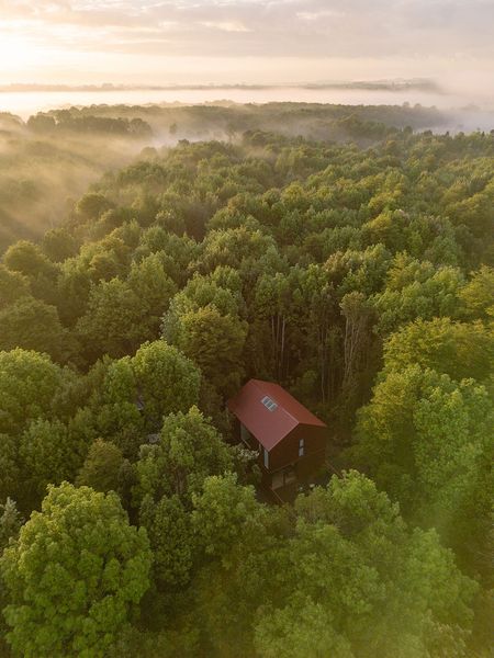 With a Perfectly Placed Mirror, This Chilean Cabin Pulls Off a Magic Trick