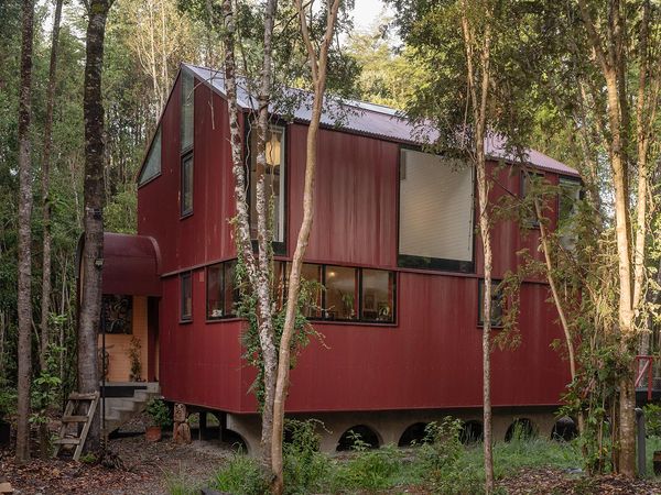 With a Perfectly Placed Mirror, This Chilean Cabin Pulls Off a Magic Trick