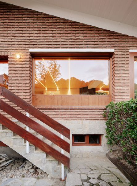 Sunken Spaces—and Some Sharp Edges—Reorganize This ’70s Spanish Home
