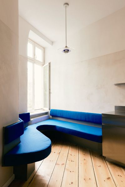 A Curvy Blue Banquette Solves a Tiny Berlin Apartment’s Puzzling Shape