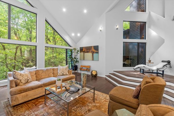 Surrounded by Giant Boulders, an Architect’s Tennessee Cabin Seeks $1.6M