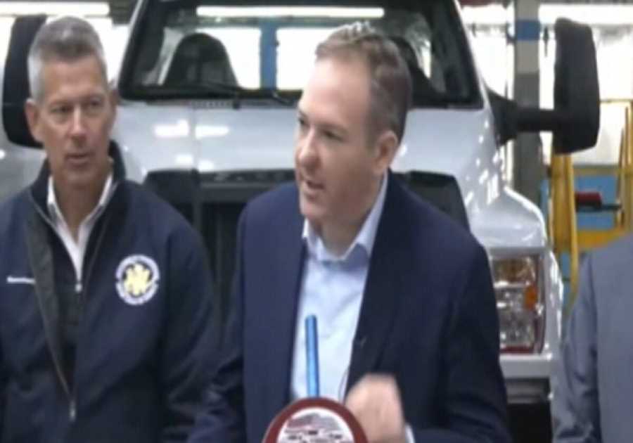 Lee Zeldin Has to Slowly Explain to a Reporter Why American Auto Workers Benefit From Lower Auto Prices (VIDEO)