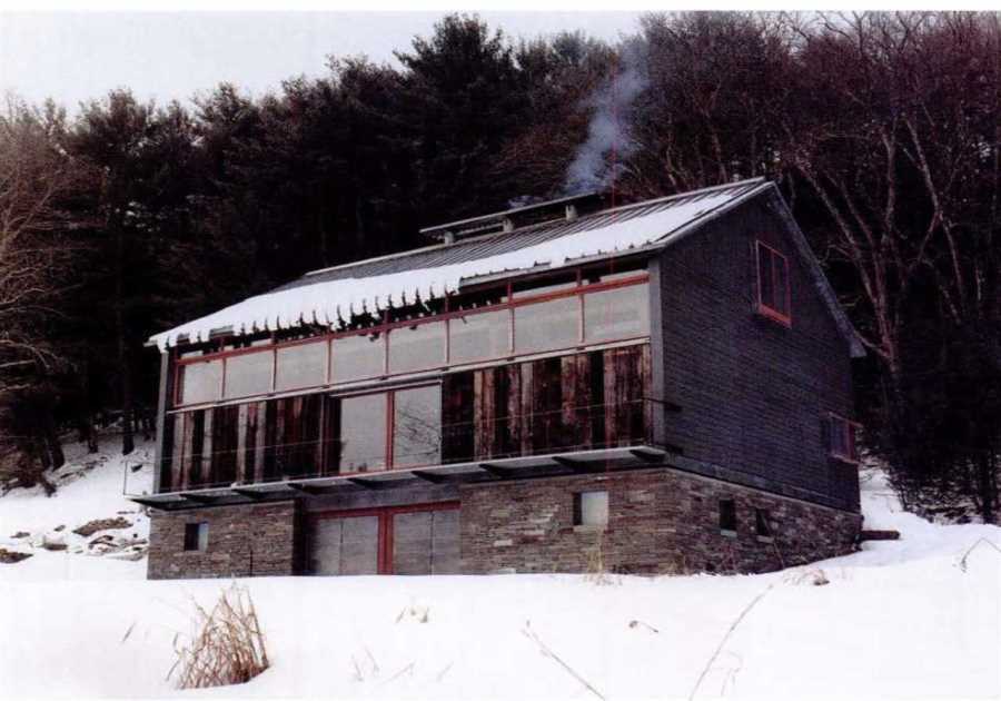 From the Archive: A Restoration Expert Turns a Crumbling Archetypal Barn Into His Family’s Getaway