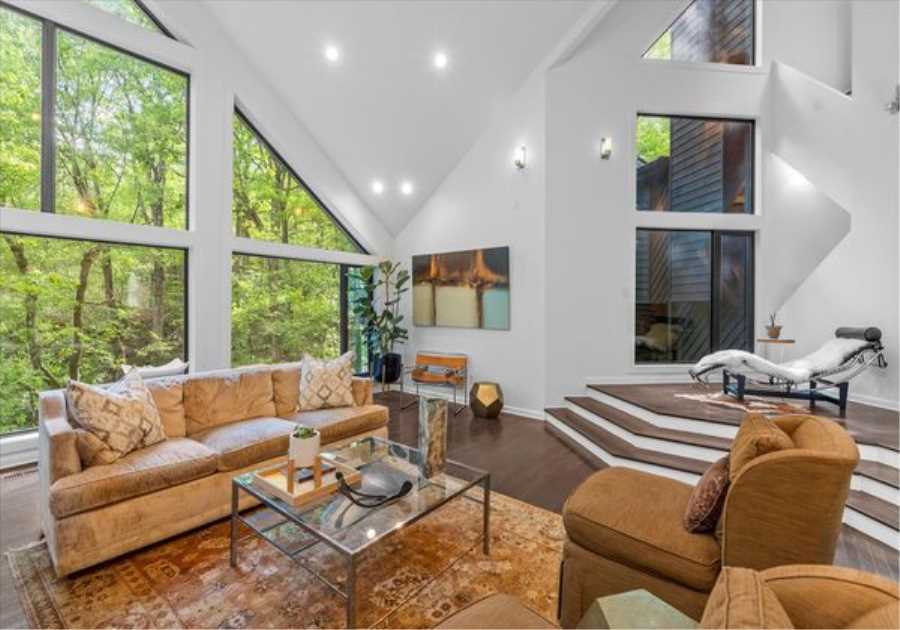 Surrounded by Giant Boulders, an Architect’s Tennessee Cabin Seeks $1.6M