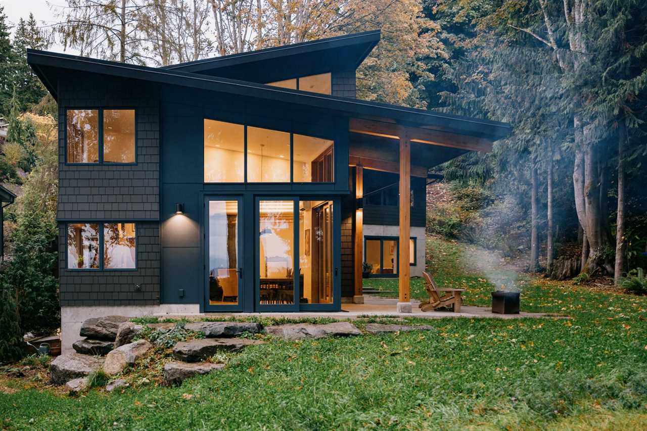Handbuilt Touches by Grandpa Complete This Waterside Family Home in Washington