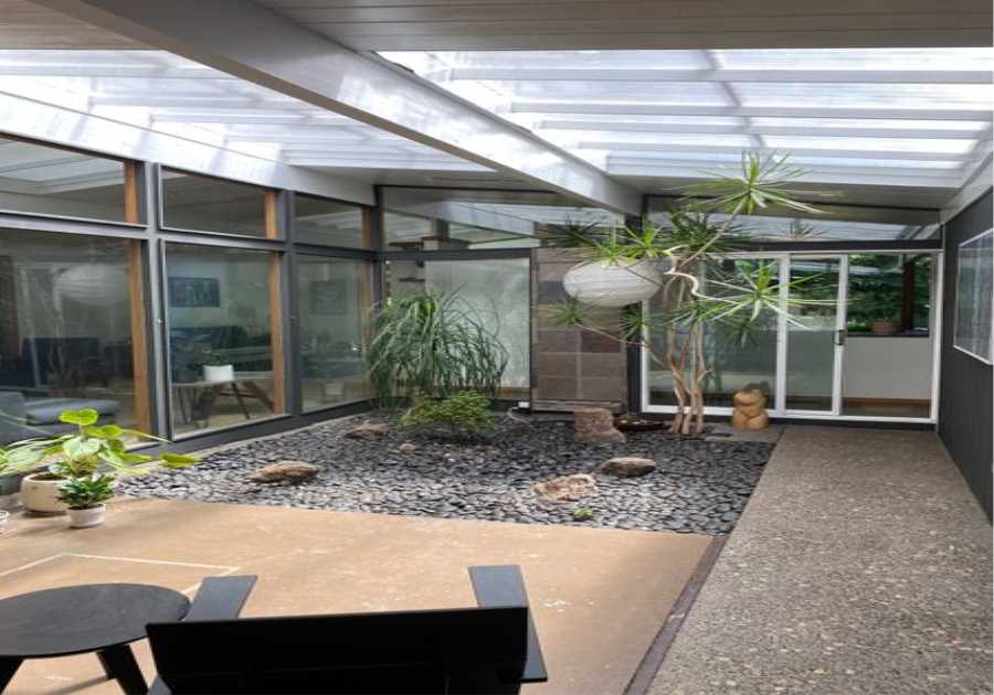 Before & After: To Inspire Their Midcentury Renovation, They Toured the Builder’s Own Home