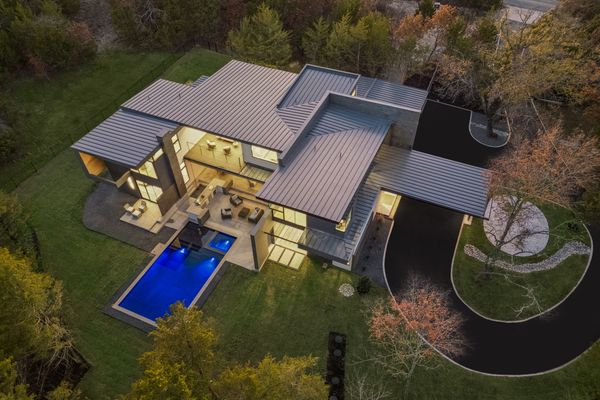 The Drive to This $5M Home in the Dallas Suburbs Was Designed to Help You Unwind