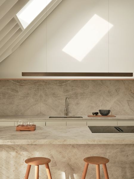 A Sculptural Ceiling Brings Oscar-Worthy Levels of Drama to This Reworked London Flat