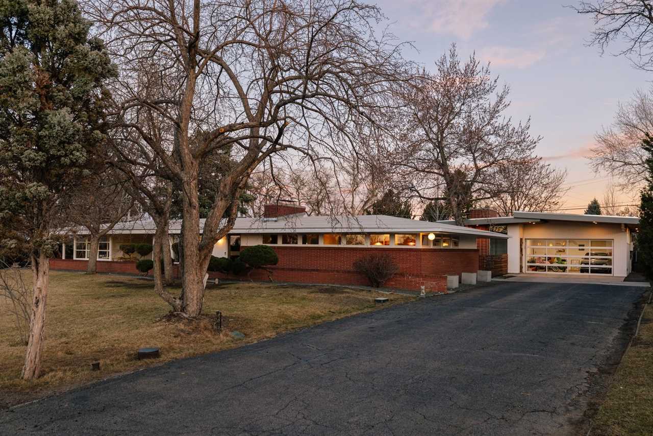 Take in Mountain Views From the Outdoor Living Room at This Revamped Midcentury Asking $1.1M